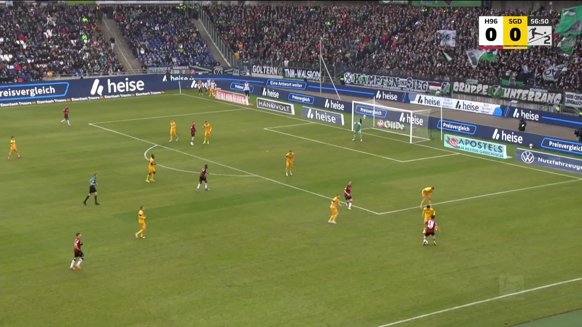Yokota ist ÜBERHAUPT NICHT mit dem Schiedsrichter einverstanden... 😤 Die 2. Bundesliga live auf Sky 🍿📺 #sky2bundesliga #2bundesliga #h96sgd