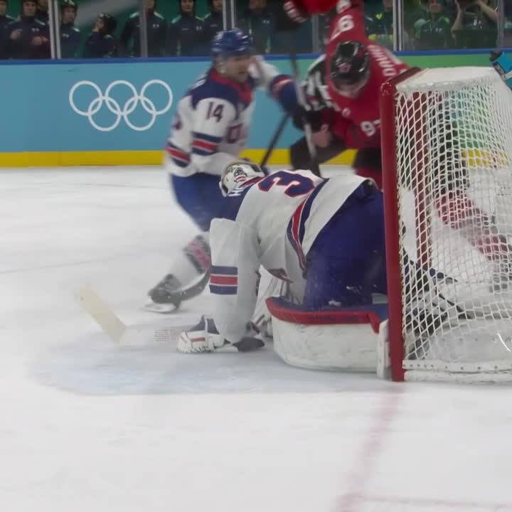 CONNOR HELLEBUYCK COMES UP HUGE TO DENY MCDAVID. ❌