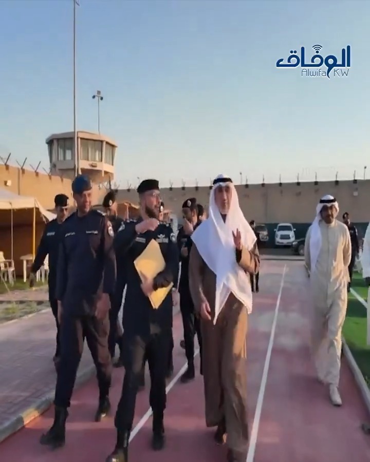 النائب الأول لرئيس مجلس الوزراء ووزير الداخلية الشيخ #فهد_اليوسف يزور نزلاء المؤسسات الإصلاحية ويشاركهم الإفطار