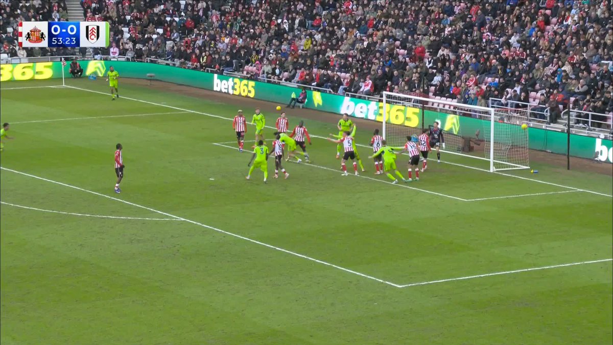 Raúl Jiménez heads Fulham in front! 💥