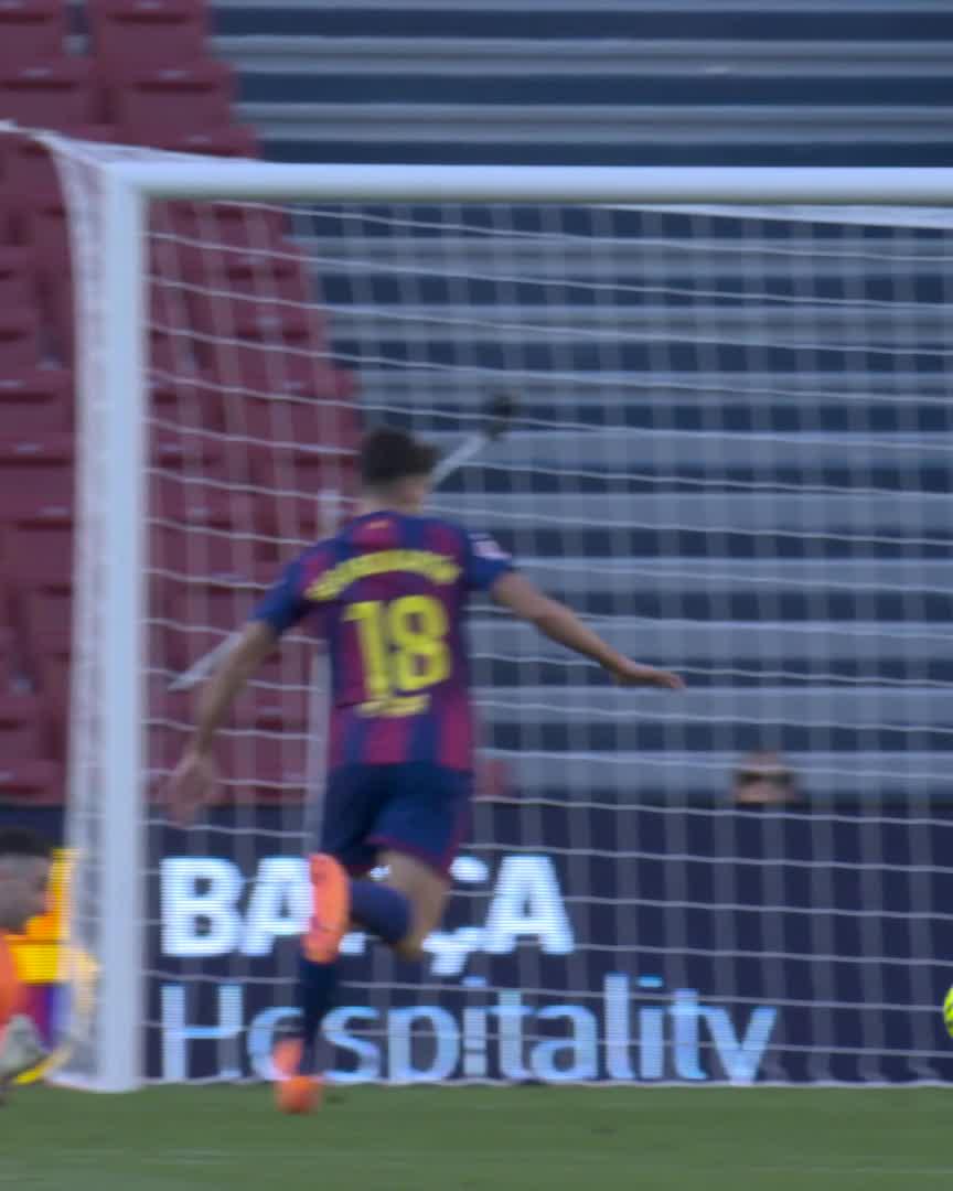 Paradón de Joan Garcia, da igual cuando leas esto. 🥶 BarçaLevanteUD | LALIGAHighlights