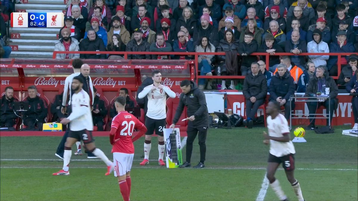 Arne Slot makes more changes as Liverpool search for a late goal 🔀