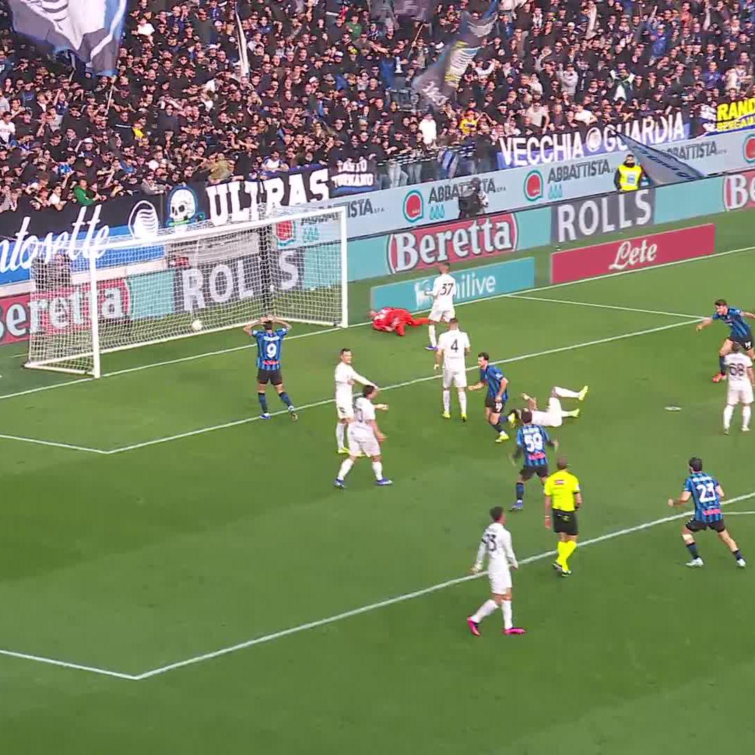 L'ha ribaltata l'Atalanta! Di nuovo un gol di testa, stavolta di Samardžić! 🤯 #AtalantaNapoli 2-1