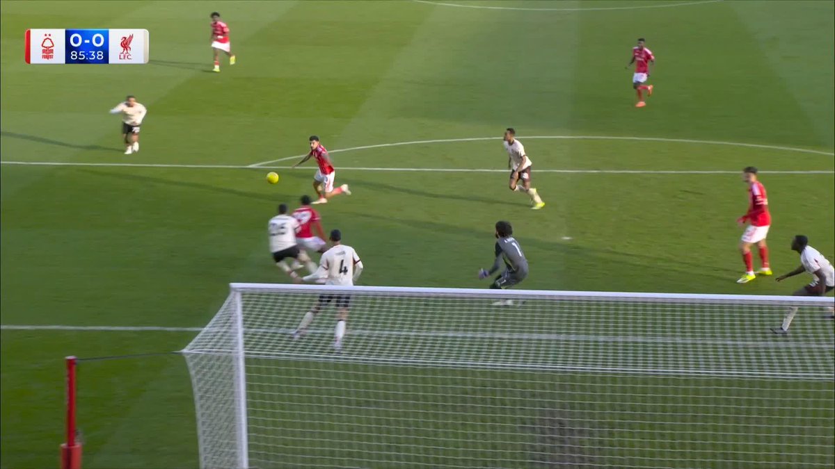 Ibrahim Sangaré comes close to finding the goal for Nottingham Forest! 🤏