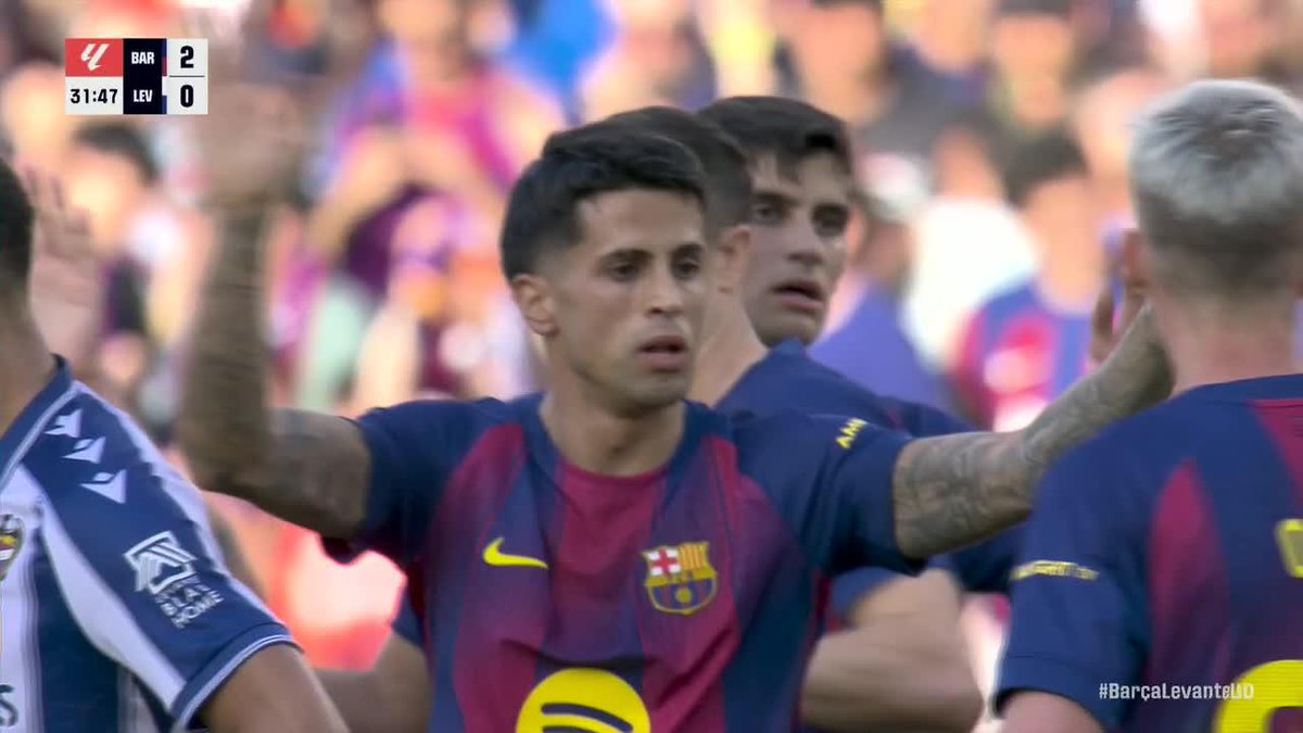 Frenkie de Jong makes it 2-0 for Barcelona Cancelo with the assist 👏