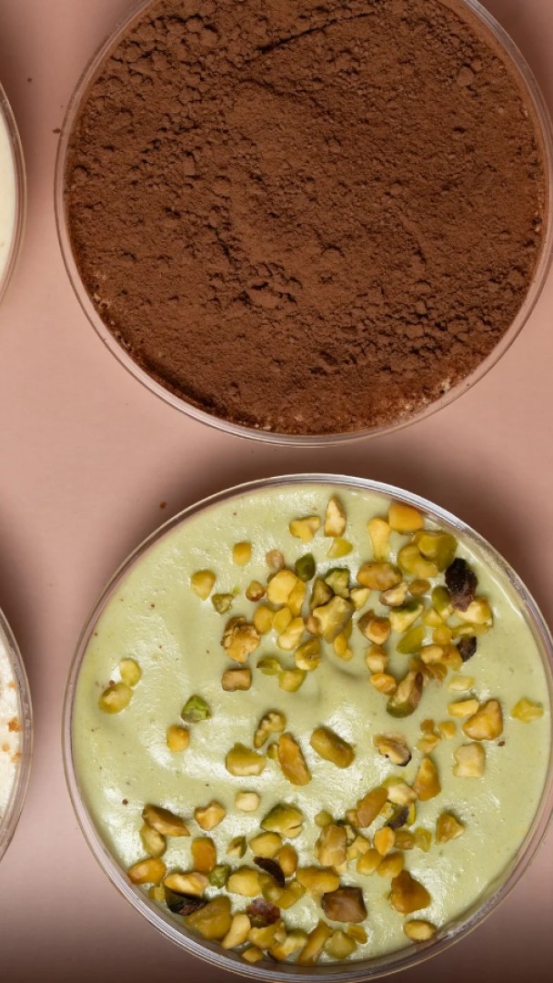La Tiramisserie cartonne avec ses bars à tiramisus🧁 Depuis son passage dans "Qui veut être mon associé ?", La Tiramisserie fait un tabac avec son concept de bar à tiramisus aux goûts multiples. 💬 Tracy Sadoun, fondatrice de La Tiramisserie