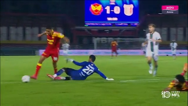 Insiden di hujung perlawanan yang tidak melibatkan bantuan VAR. Komen anda? #LigaSuper2526 #DemiLigaKita