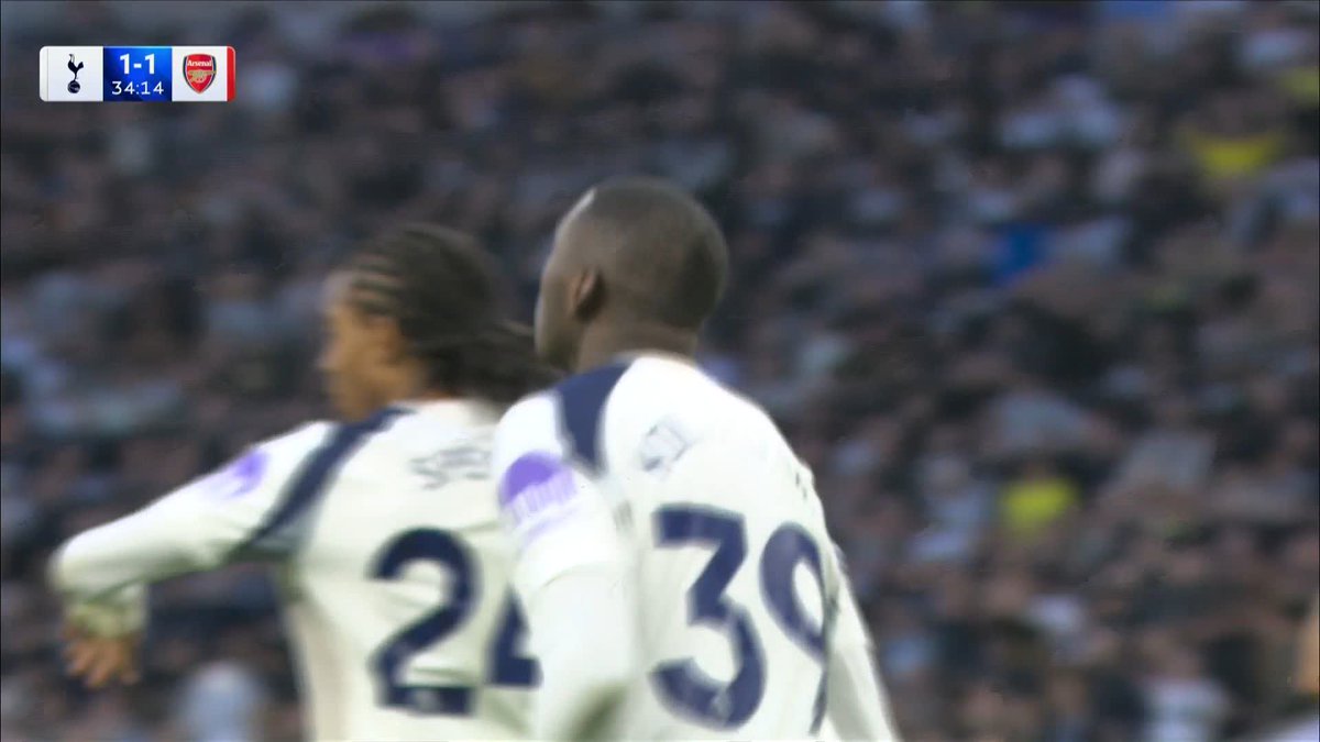 "You CANNOT believe that" 🤯 Randal Kolo Muani snatches the ball off Declan Rice and fires in an equaliser for Spurs!