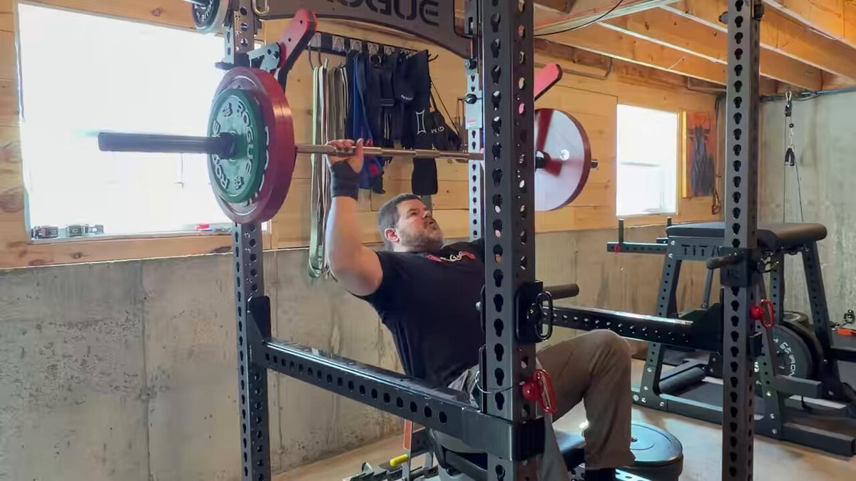 Y’all talking about a 315 bench…. How about pushing that over your head instead 🔥💪😎