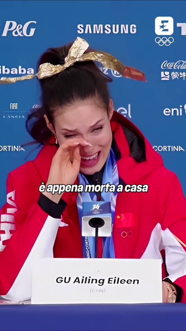 Eileen Gu ha scoperto di aver perso sua nonna dopo aver vinto l’oro. Si è anche scusata con i giornalisti per essere arrivata in ritardo in conferenza