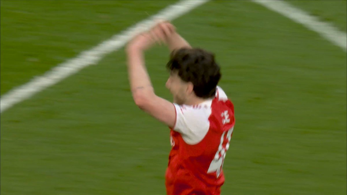 "Unbelievable turn of events!" 🫨 Jamie Redknapp reacts to Spurs scoring 24 seconds after the restart after Arsenal's opener in the north London derby!