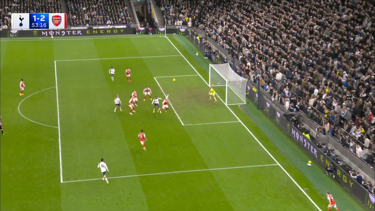 Randal Kolo Muani is denied a second after this push on Gabriel ❌