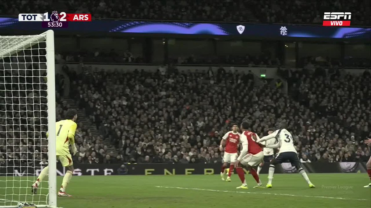 ANULADO EL GOL DE RANDAL: por esta falta sobre Gabriel Magalhaes, no valió el empate de Kolo Muani para Tottenham vs. Arsenal. 📺 Mirá la Premier League por #DisneyPlus Plan Premium