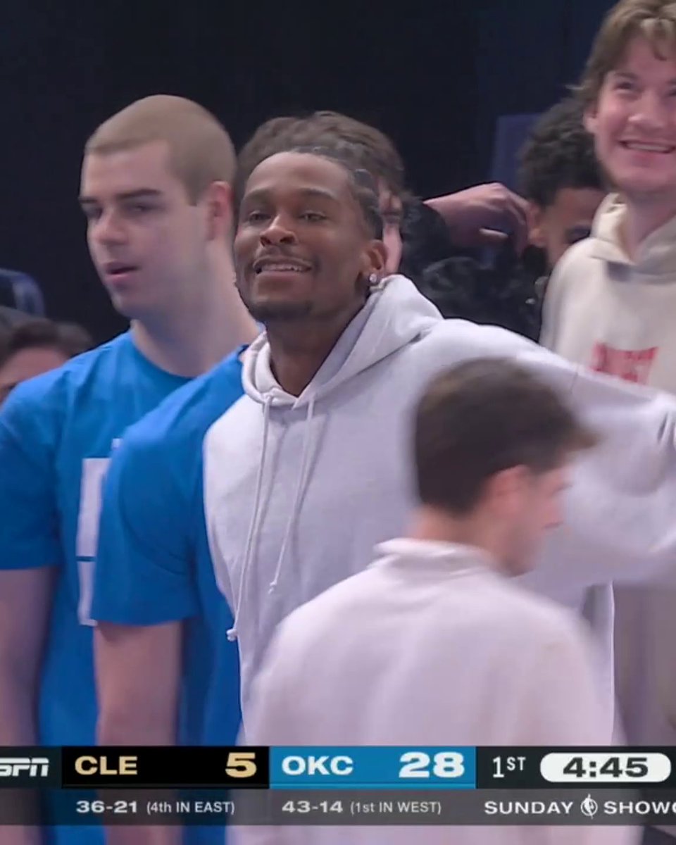 SGA's reaction to this Isaiah Joe three 😅 Thunder are up big over the Cavs in the first quarter on ABC 😳