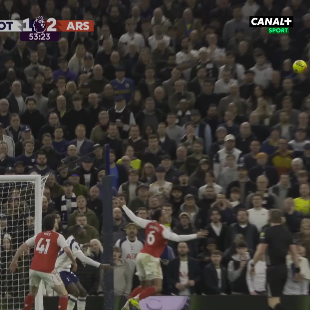 Možná klíčový moment severolondýnského derby 🧐 Byla podle vás branka Tottenhamu za stavu 1:2 odvolána správně? 👀 #TOTARS