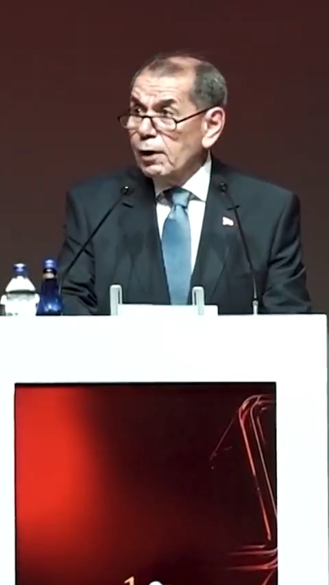 Dursun Özbek; TFF ve MHK hakkında açıklamalarda bulundu. 🔸"VAR hakemi (Davut Dakul Çelik) özel maçlar için hazırlanan bir hakem!" 🔸 "Rezilliğin baş sorumlusu MHK Başkanı (Ferhat Gündoğdu) hala koltuğunda oturmaya devam ediyor!" 🔸 "Galatasaray’ın 500 yıllık kültüründe ayak oyunları yoktur!" 🔸 "TFF ve kurulları Galatasaray'a karşı oynana kirli oyunda ya adaletin yanında olacak ya da bu oyunun aktörü olduklarını kabul edecekler!"