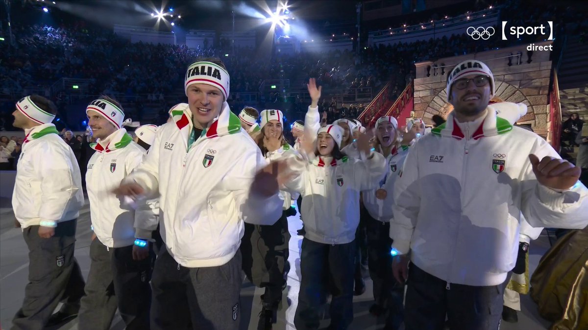 Elle est là la délégation française ! Vous nous avez fait rêver pendant ces Jeux, merci les Bleus 🇫🇷 Pour suivre la cérémonie de clôture des Jeux Olympiques de #MilanoCortina2026, c’est juste ici 👉