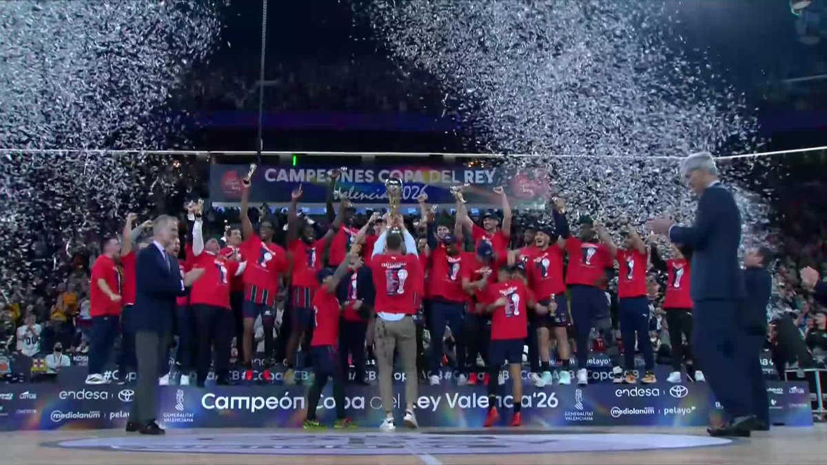 🏆 ¡Kosner Kosner Baskonia levanta el 𝐭𝐫𝐨𝐟𝐞𝐨 que le corona como CAMPEÓN de la #CopaACB Valencia 2026!