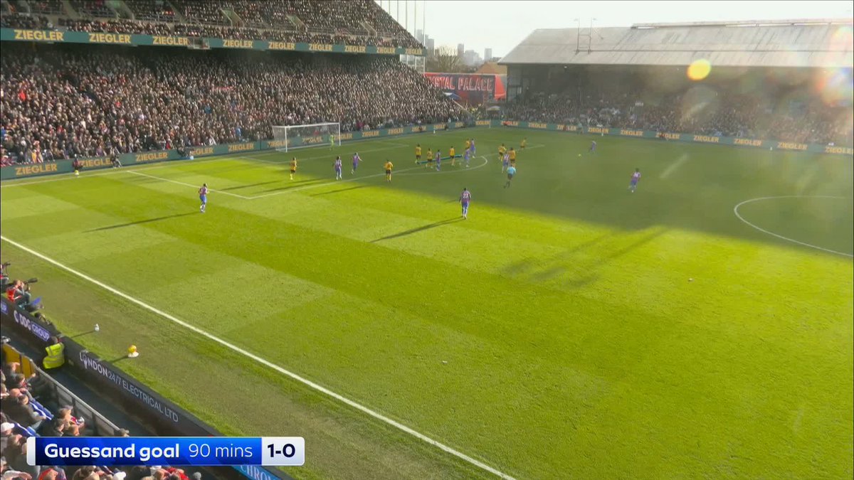 🗣️ "They should be more spread out" Jamie Carragher explains where Wolves' defence went wrong to allow Crystal Palace to score.