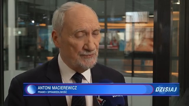 Sąd Okręgowy w Warszawie odrzucił 20.02.26 pozew Donalda Tuska przeciwko A. Macierewiczowi w sprawie, w której pozwany apelował do Tuska o odniesienie się do odtajnionych zeznań świadka Marcina W., w sprawie sprowadzania węgla z Rosji, obciążających ówczesnego premiera-rok 2014.