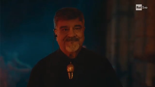 René Ferretti in mondovisione come regista alla #cerimoniadichiusura. Potevano fare la cosa più divertente del mondo e l'hanno fatta