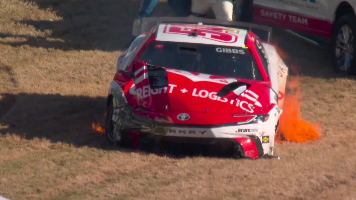There's trouble in Turn 3! Ty Gibbs and Josh Berry are involved.