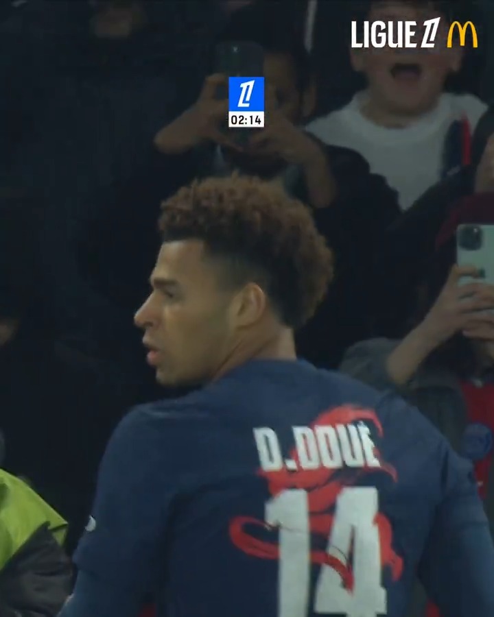 Le FC Metz, lanterne rouge de Ligue 1, 𝗝𝗢𝗨𝗘 𝗟𝗘 𝗛𝗢𝗥𝗦 𝗝𝗘𝗨 𝗔𝗨 𝗣𝗔𝗥𝗖… 𝗗𝗔𝗡𝗦 𝗟𝗔 𝗠𝗢𝗜𝗧𝗜𝗘́ 𝗗𝗘 𝗧𝗘𝗥𝗥𝗔𝗜𝗡 𝗣𝗔𝗥𝗜𝗦𝗜𝗘𝗡𝗡𝗘. Ambitieux. 😅 Surtout face 𝗔̀ 𝗖𝗘 𝗗𝗘́𝗦𝗜𝗥𝗘́ 𝗗𝗢𝗨𝗘́ 🇫🇷. 💎❤️💙