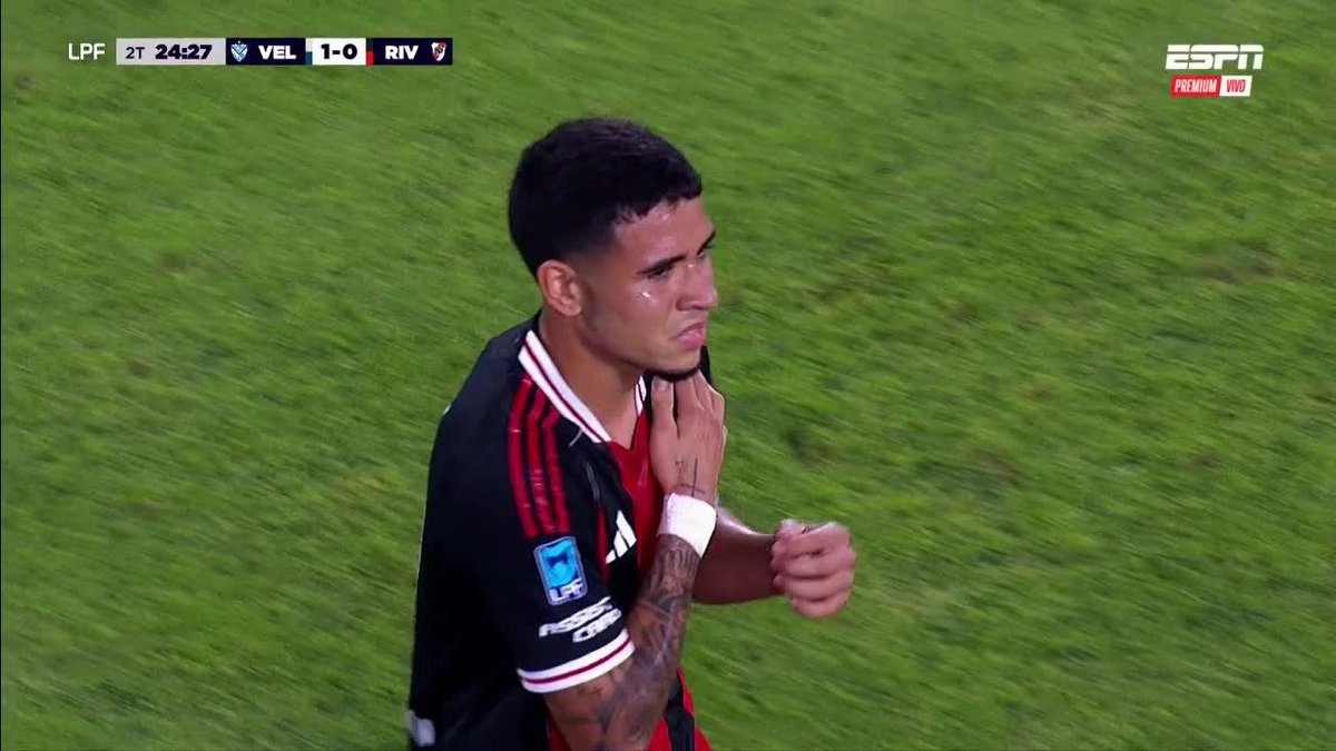 "Kendry Páez": Porque ingresó en el entretiempo del partido de River ante Vélez y salió lesionado