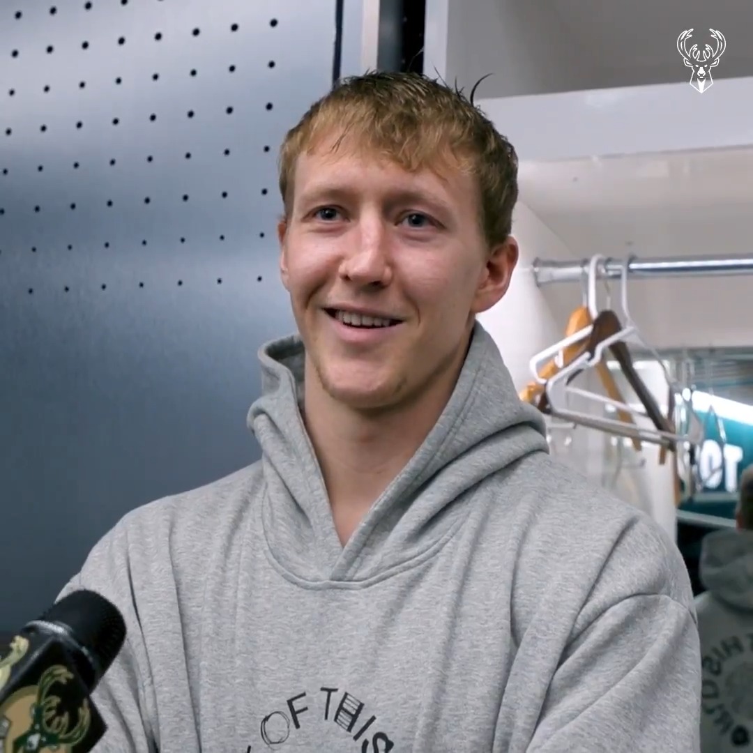"Why would we ever Zoom, bro?" 😂 AJ shares the story of how he learned his jersey would be retired at UNI.