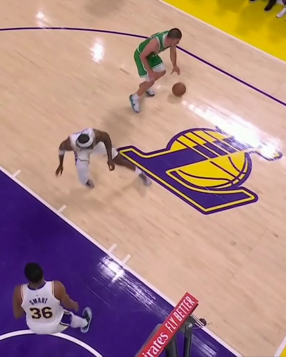ANKLE BREAKER OF THE YEAR?!? 🤯 Payton Pritchard dropped Vando off the screen 🤧