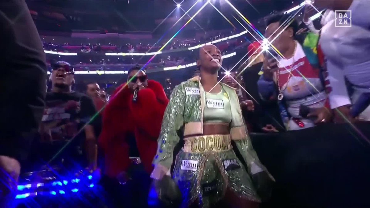 Boosie walking out Claressa shields 🔥🔥🔥