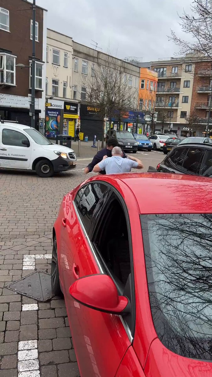 Old Irish man held his own against a younger Syrian dude this happen today in neasden north west London.