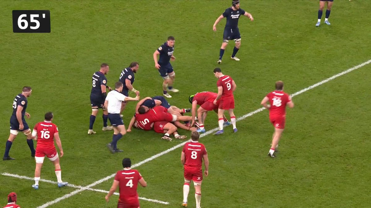 "I know you're not allowed to croc roll but that's not dangerous play." 🏴🐊 Dan Biggar and Maggie Alphonsi disagree with Matt Carley's decision to award Scotland a penalty