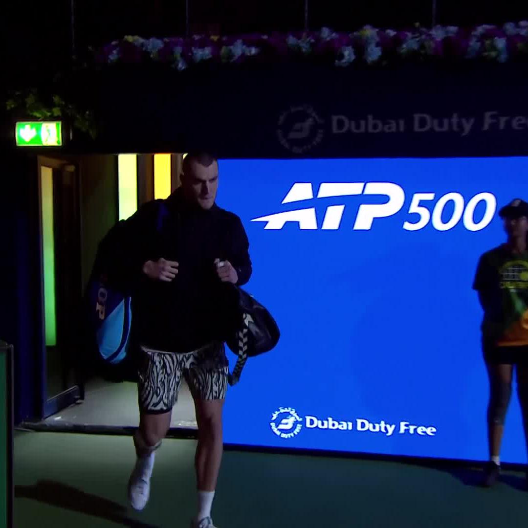 Jack Draper steps on court in Dubai. This will be his first ATP match since the U.S. Open last year. Making his comeback from an arm injury. Great to see him back. ❤️