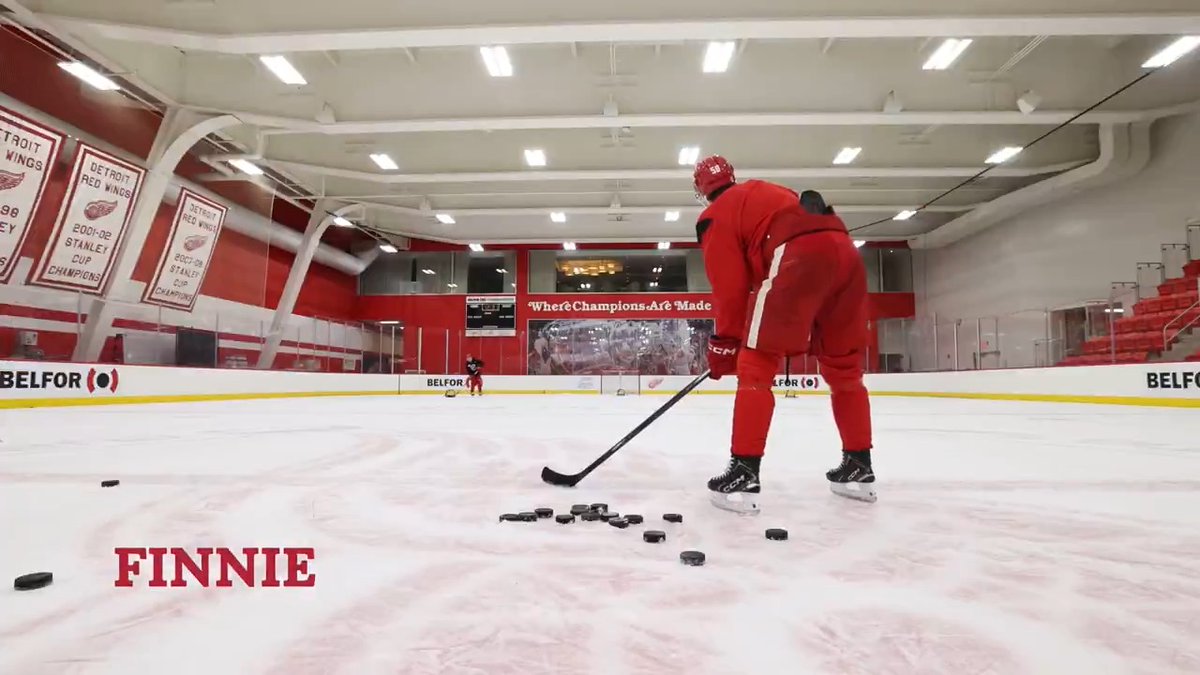 "What are they doing? It's a tie" 😂 EA SPORTS NHL skills challenge - part II