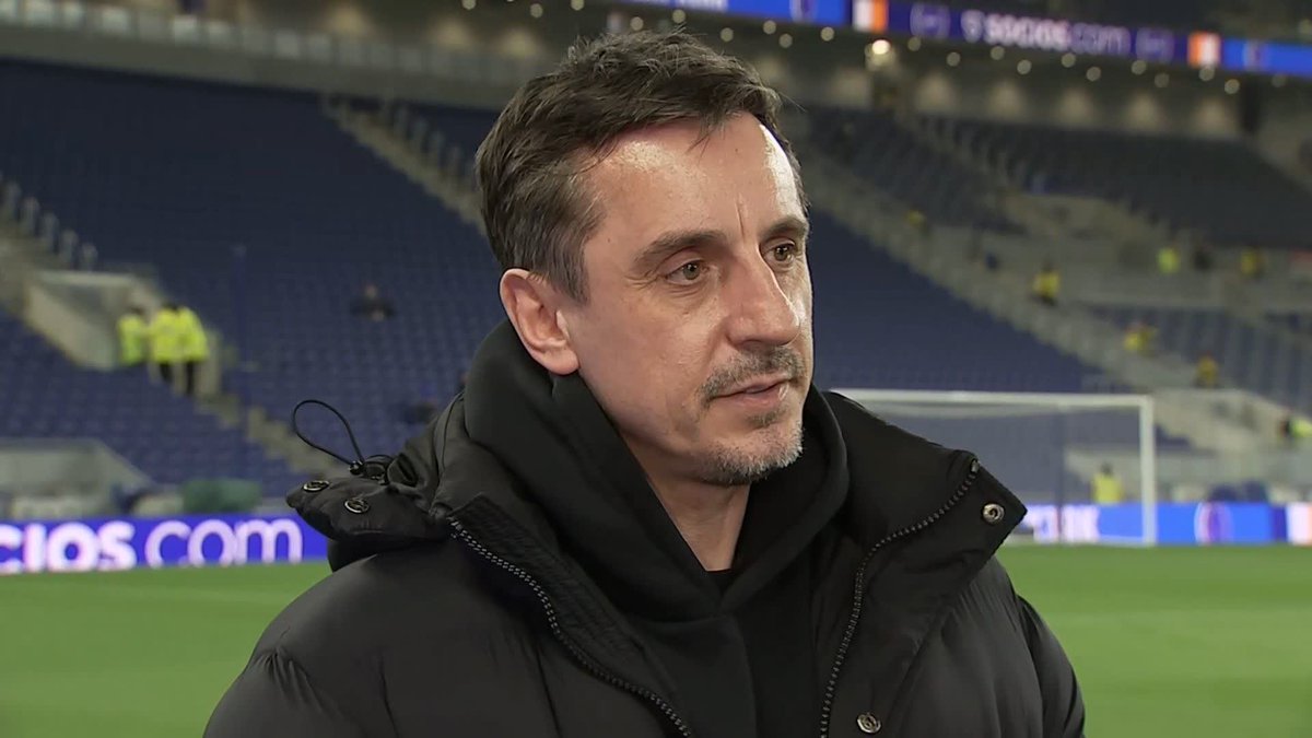 "He's brought composure" Does Gary Neville believe that Senne Lammens will be the Manchester United #1 for years to come? 🧤