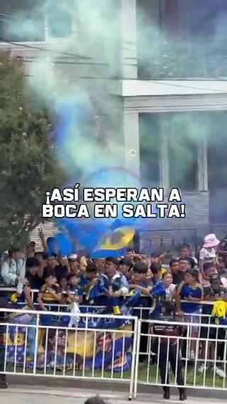 💙💛💙Los hinchas de #Boca esperan al plantel en Salta, donde mañana jugará por los 32vos de final de #CopaArgentina ante Gimnasia de Chivilcoy.