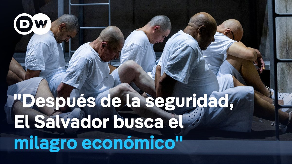 Vicepresidente de El Salvador tacha de montaje las denuncias de torturas en las cárceles de su país El vicepresidente salvadoreño, Félix Ulloa, defendió en una entrevista con DW los juicios masivos a presuntos pandilleros, asegurando que su país se volvió el más seguro del hemisferio occidental. Ulloa afirma que más del 95 % de la población respalda la gestión del presidente Nayib Bukele y aseguró que será la ciudadanía la que decida sobre la continuidad del estado de excepción.