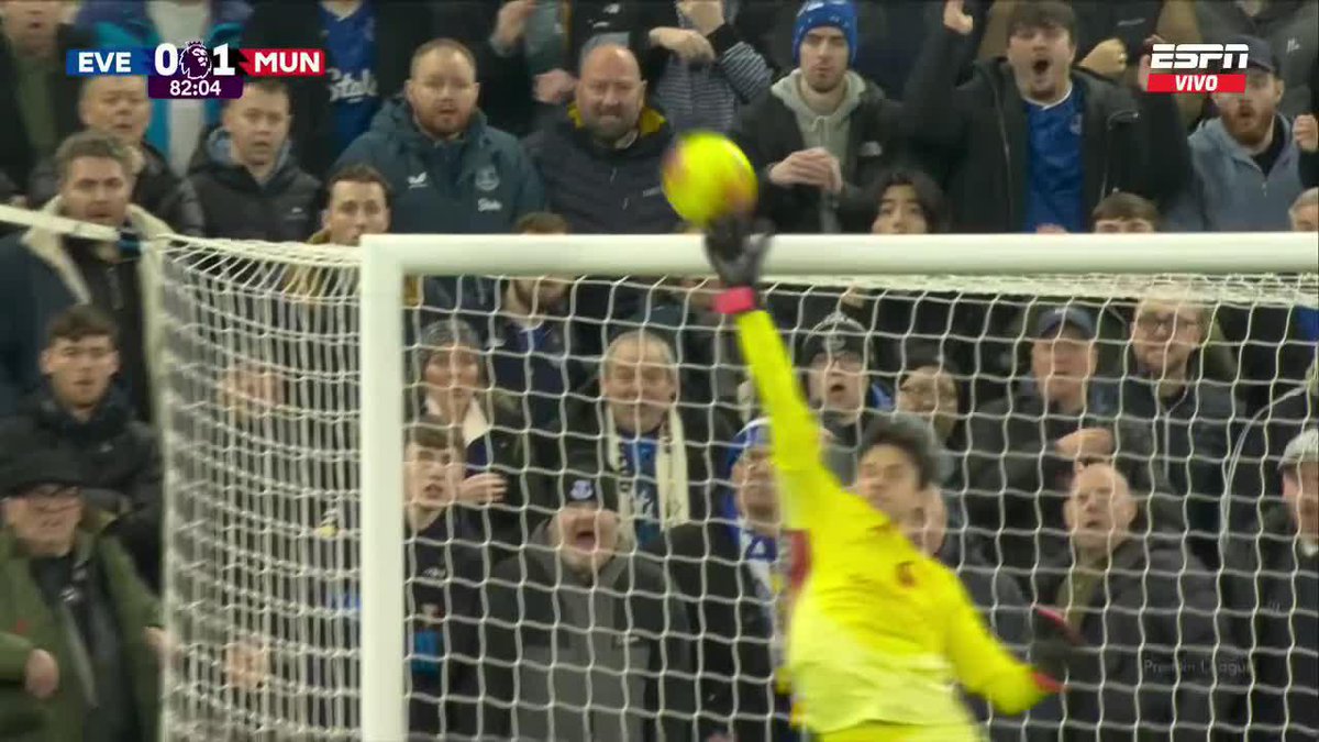 Miren esta atajada de Lammens en el Manchester United. Es una locura, muchachos.