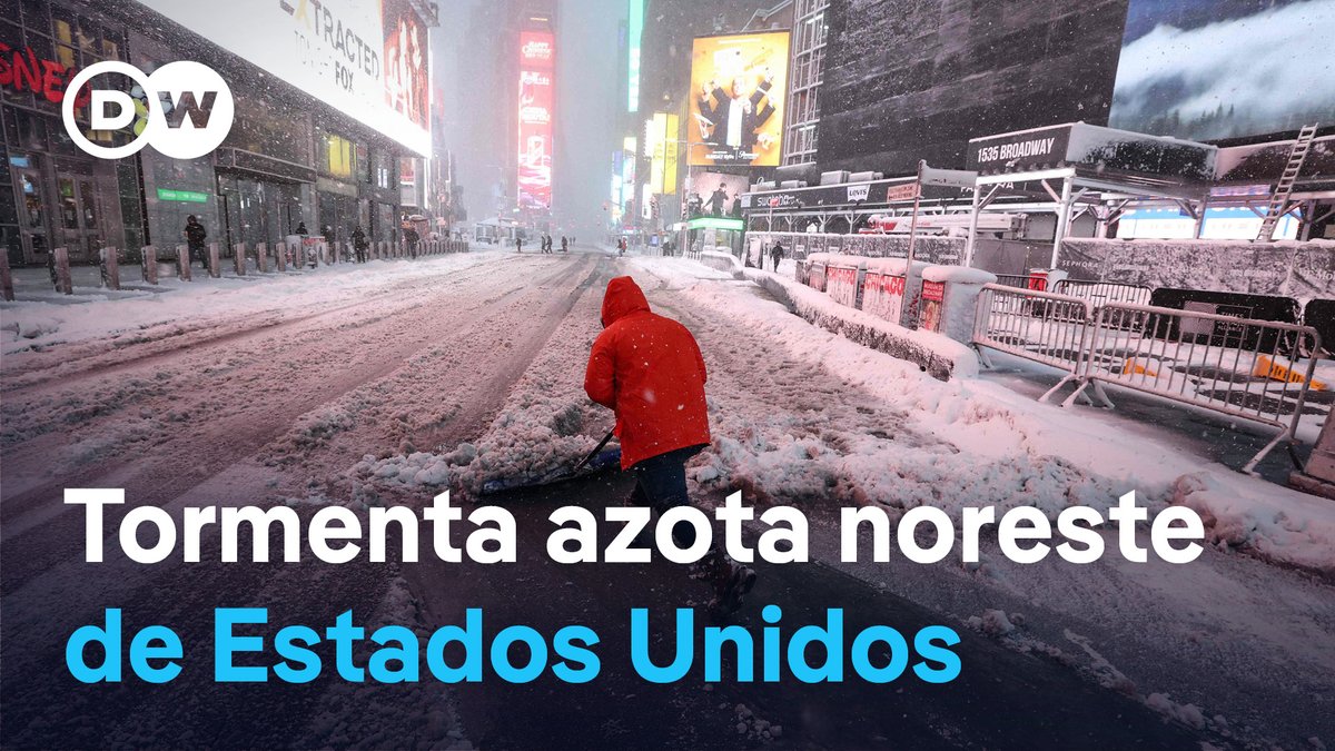 Una nueva tormenta invernal afecta a 40 millones de ciudadanos del noreste de Estados Unidos Más de 40 millones de personas enfrentan este lunes una nueva gran tormenta de nieve en el noreste de Estados Unidos, donde los gobernadores de ocho estados declararon una situación de emergencia. Con hasta 90 centímetros de nieve, ráfagas de unos 90 km/h y la visibilidad reducida, la tormenta provocó desde la madrugada la cancelación de vuelos y el corte de electricidad en miles de hogares y negocios de la región, especialmente en la ciudad de Nueva York.