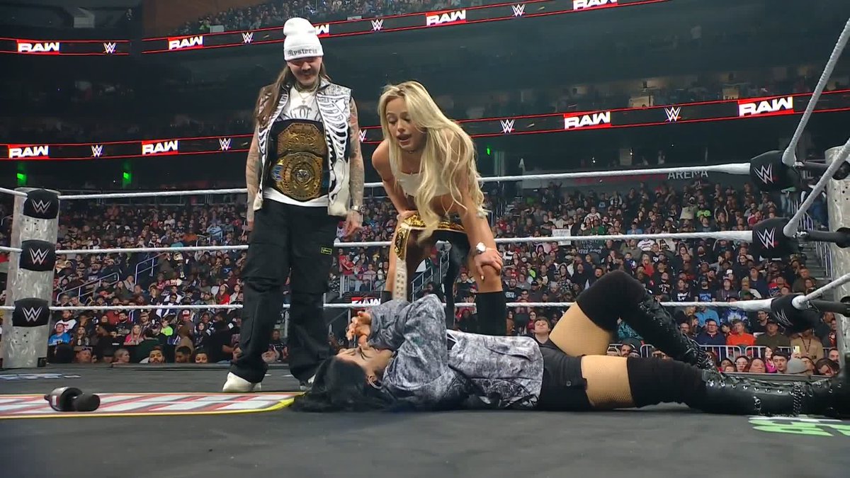 Liv Morgan tomó su decisión y enfrentará a Stephanie Vaquer en #WrestleMania 🏅👩🔴 #WWERaw