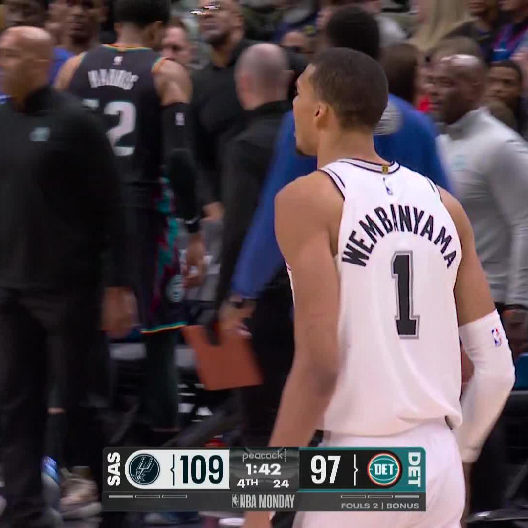 Two straight Area 51 connections help seal the Spurs win!