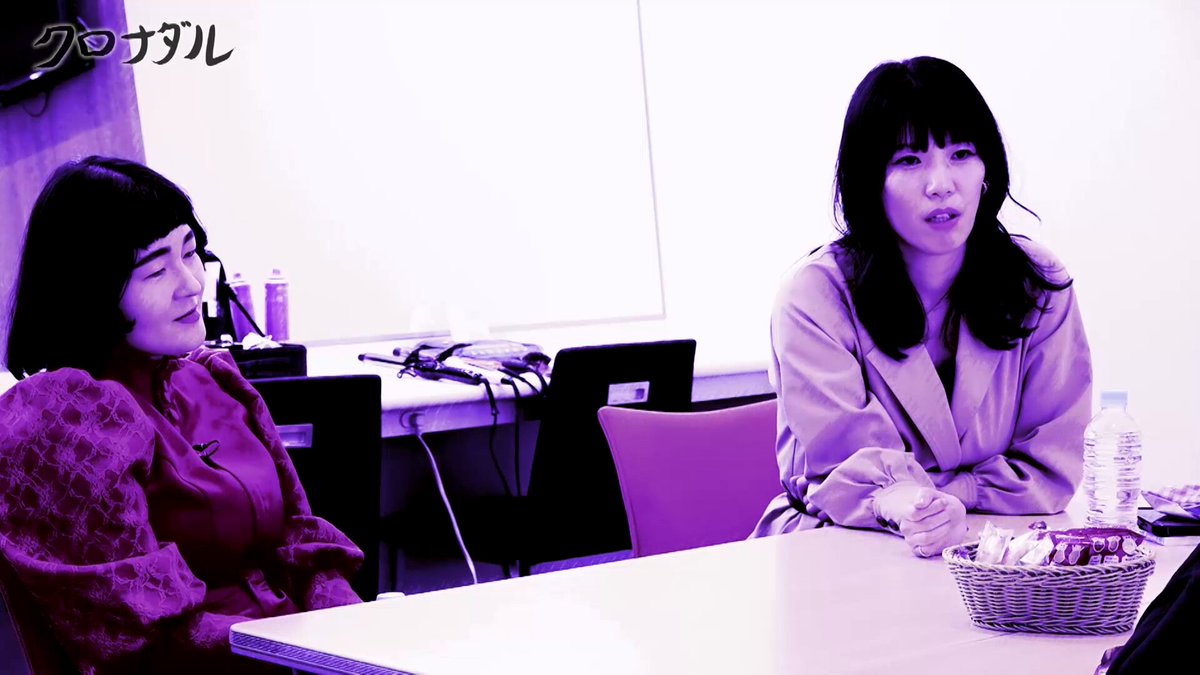 本日の #クロナダル は 「男子禁制 女芸人メイク室トーク」第２弾！！ 女芸人が集まった楽屋では一体どんな話をしているのか？ 紺野ぶるま・ゆにばーす はら・オダウエダ ４人のメイク室をクロナダルが覗き見！！ ・メロい芸人って誰？ ・女性用風俗って実際どう？ など様々なことをメイク室で話しています！ 是非、明日の放送をご覧ください！ #クロちゃん #ナダル #クロナダル #紺野ぶるま #ゆにばーす #オダウエダ