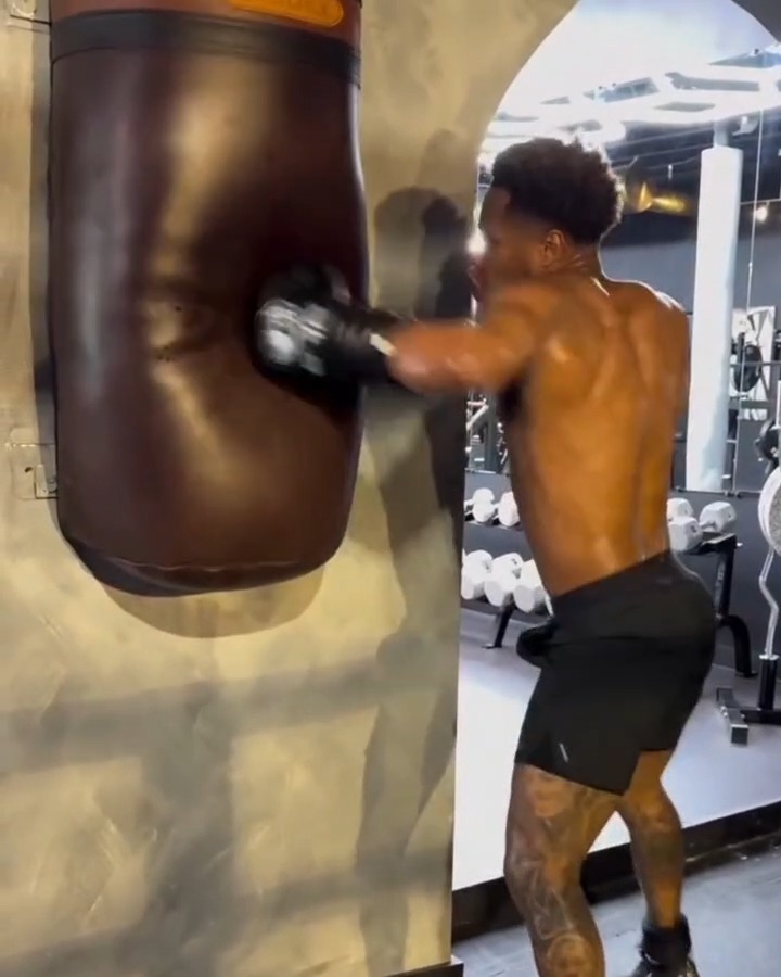 Devin Haney blasting the heavy bag ahead of his next fight 💥 Who should be next for 'The Dream'? 🤔