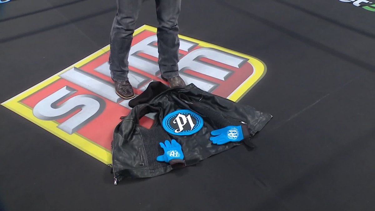 "From the bottom of my heart, thank you." 👏 AJ Styles ending it where it all began ❤️