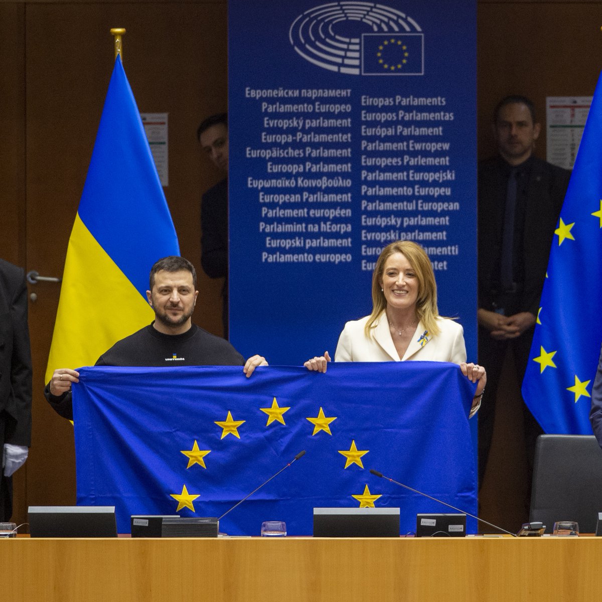 Four years of unbreakable courage. Four years of Ukrainians standing tall under immense pressure. Four years of a nation that refuses to yield. Four years of Europe steadfast in its support. History will remember their bravery and solidarity of those who stood with them 🇪🇺🇺🇦