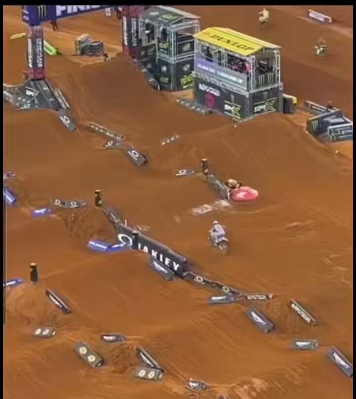 Derek Kelley incident that started the red lights in 250 Main. Derek Kelley has released the footage revealing what caused the red lights at the finish line. He says he’s disappointed to be at the center of the controversy — and that it cost Jo Shimoda valuable time — but he’s grateful to be okay and focused on making sure it never happens again.