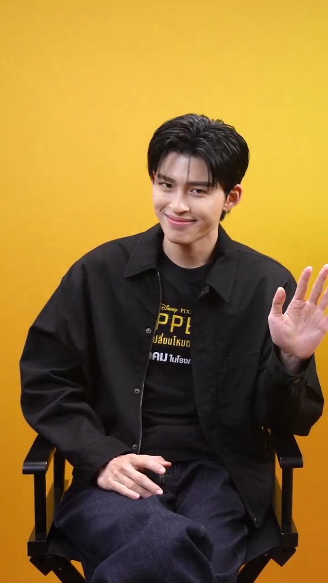 เฉลยแล้ว 'ปอนด์' รับบทพากย์เป็น 'ทอมกิ้งก่า' ตัวป่วนนี่เอง!🦎🌟 ไหนใครเดาถูกบ้างน้ายกมือหน่อย 🙌🏻🙌🏻 Disney & Pixar's Hoppers #เด้งโดดเปลี่ยนโหมดเป็นบีเวอร์ 5 มีนาคมนี้ ในโรงภาพยนตร์เท่านั้น ซื้อตั๋วล่วงหน้า 26 กุมภาพันธ์นี้ เวลา 10 โมงตรง! #HoppersTH #PondXHoppers