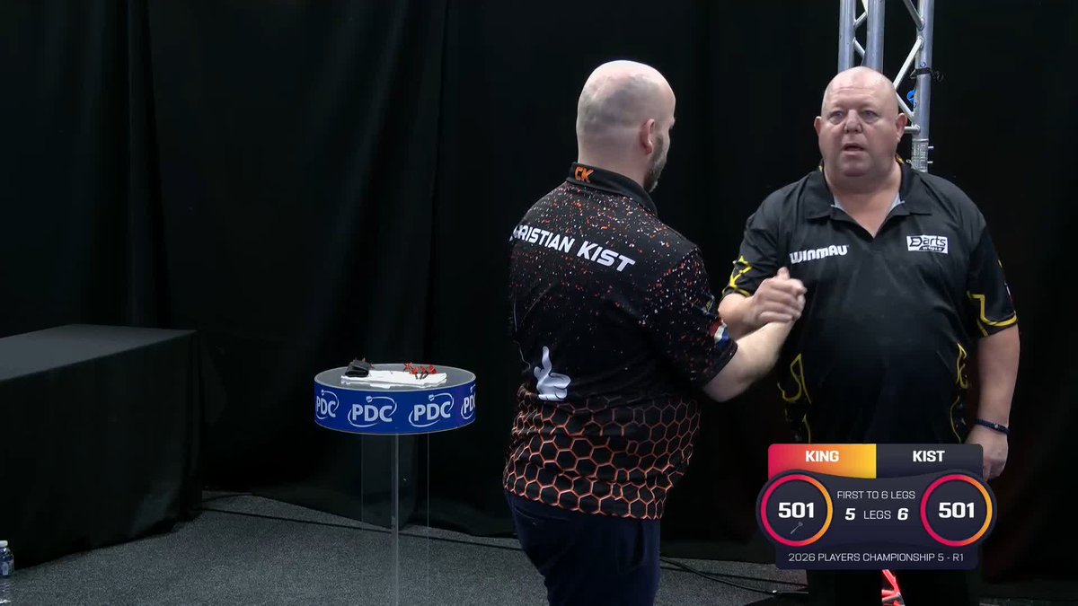KIST KO'S KING! Mervyn King is in disbelief as he misses three at tops, as Christian Kist cleans up in the next visit to beat The King 6-5! 📺 #PC5