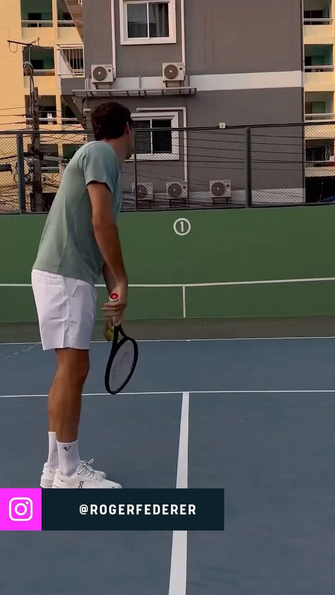 Just watching Roger Federer strike the ball is beautiful 🤩🎾